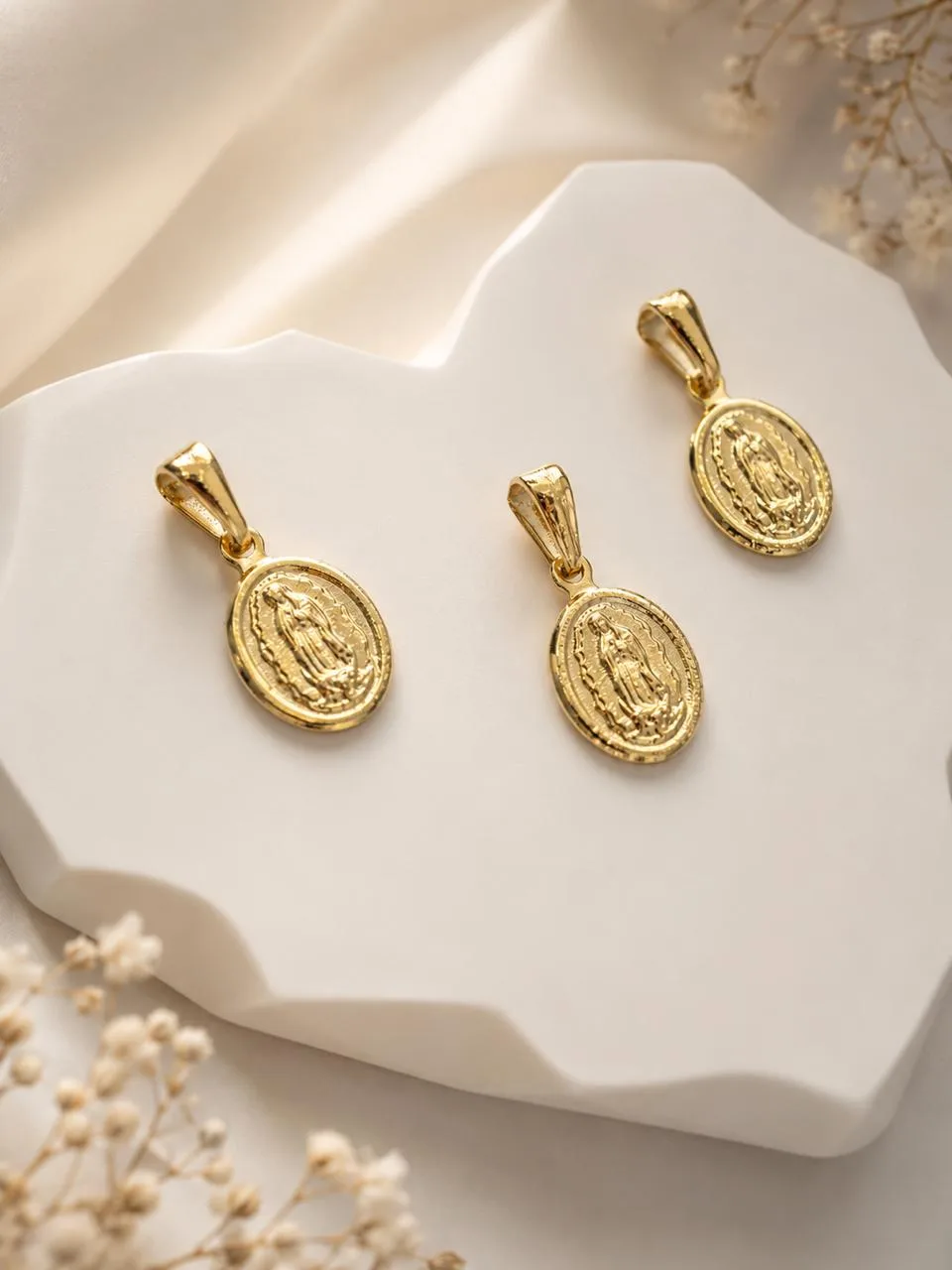 Dije Virgen de Guadalupe Ovalado Oro L — imagen 1
